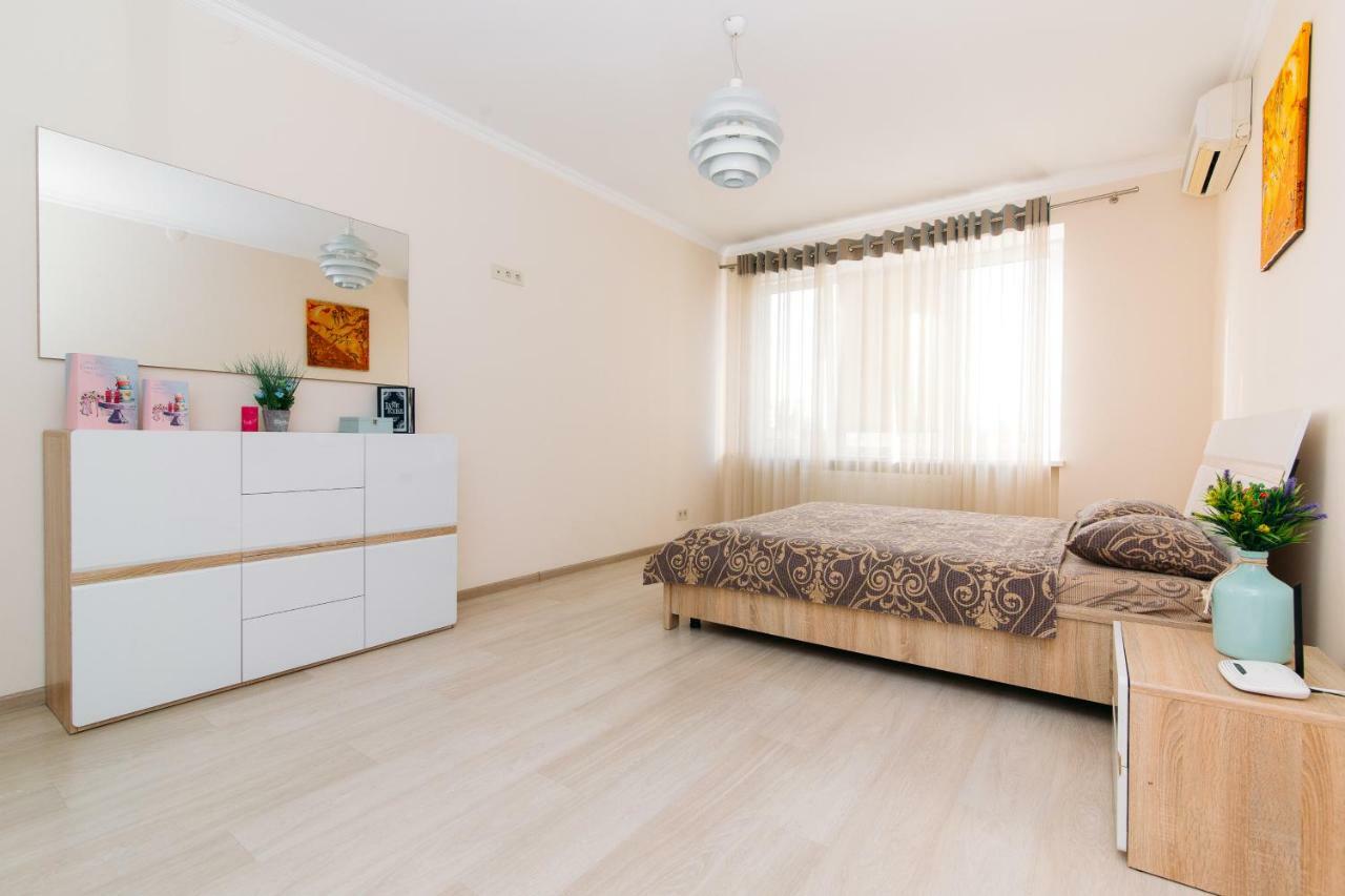 Luxury studio apart-hotel in Centre 2 room Sumy Esterno foto