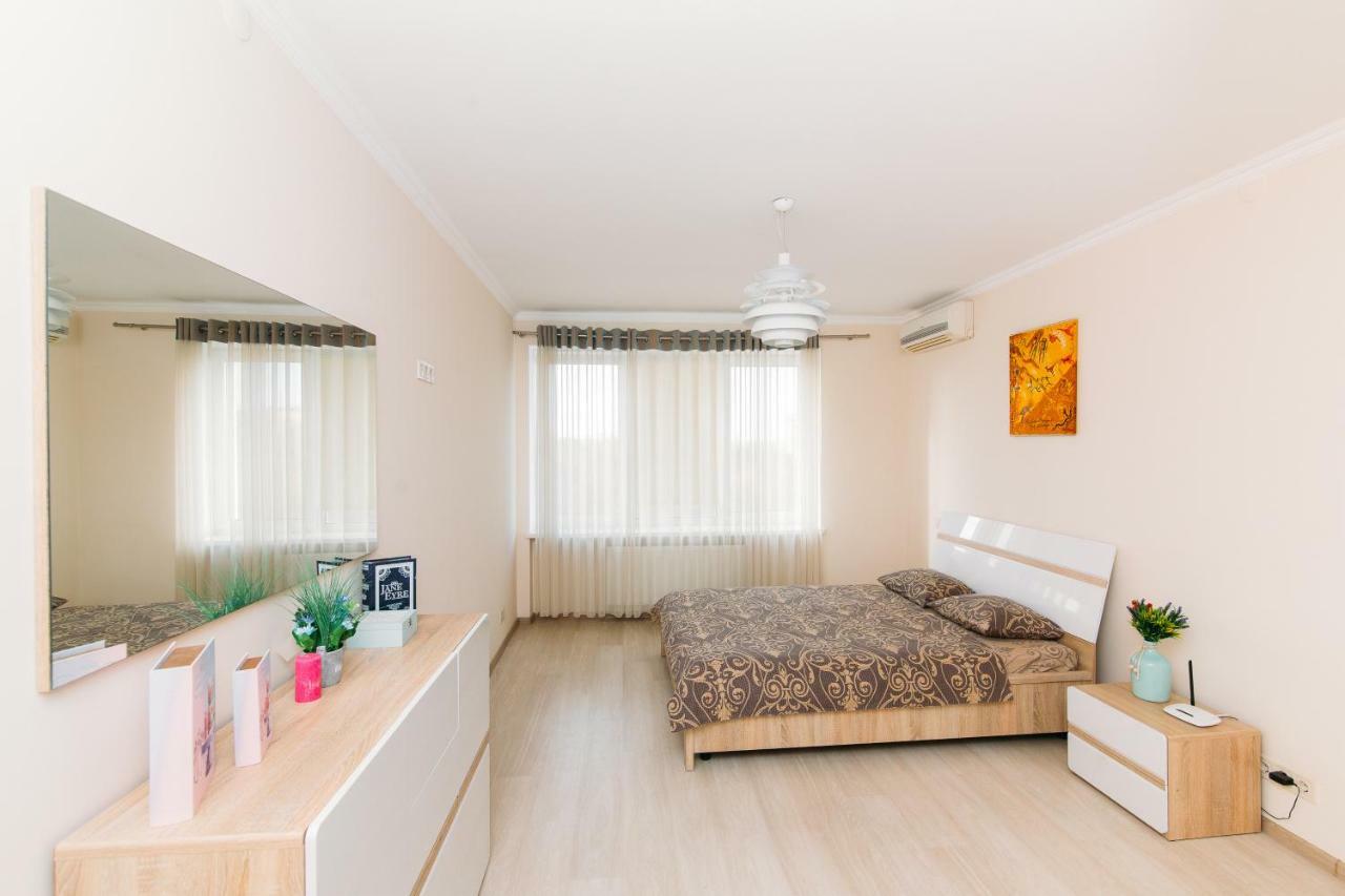 Luxury studio apart-hotel in Centre 2 room Sumy Esterno foto