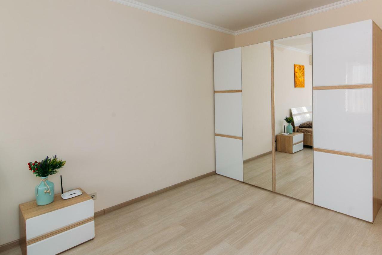 Luxury studio apart-hotel in Centre 2 room Sumy Esterno foto